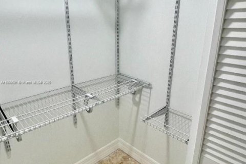 Снять в аренду кондоминиум в Майами-Бич, Флорида 1 спальня, 74.32м2, № 1940882 - фото 11