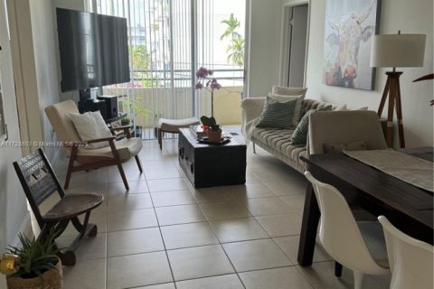 Купить кондоминиум в Майами, Флорида 2 спальни, 78.04м2, № 1927398 - фото 11