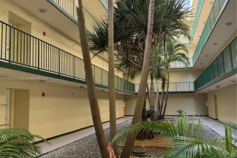 Купить кондоминиум в Майами, Флорида 2 спальни, 78.04м2, № 1927398 - фото 5