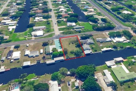 Terreno en Okeechobee, Florida № 2097964