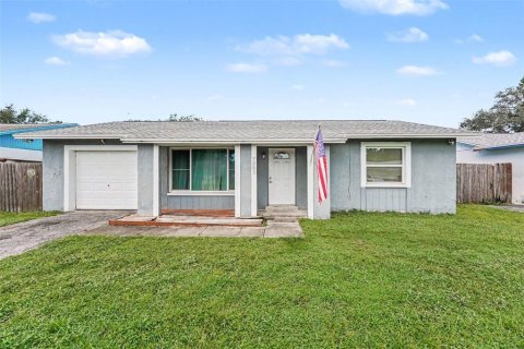 House in Largo, Florida 3 bedrooms, 113.81 sq.m. № 2369137