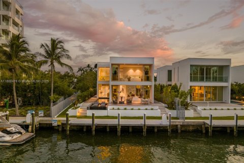 Casa en venta en Miami Beach, Florida, 4 dormitorios, 478.82 m2 № 1946016 - foto 1