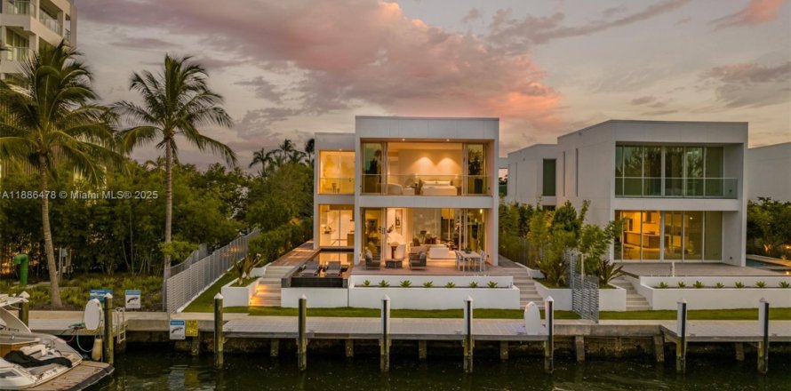 Casa en Miami Beach, Florida 4 dormitorios, 478.82 m2 № 1946016
