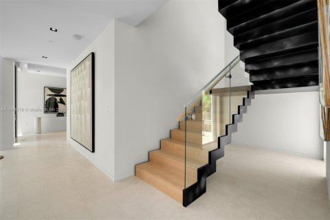 Casa en venta en Miami Beach, Florida, 4 dormitorios, 478.82 m2 № 1946016 - foto 19