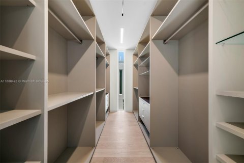 Casa en venta en Miami Beach, Florida, 4 dormitorios, 478.82 m2 № 1946016 - foto 28