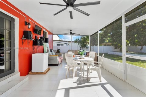 Casa en venta en Miami, Florida, 4 dormitorios, 205.87 m2 № 2407401 - foto 29