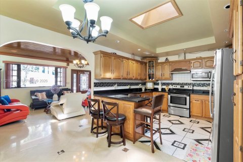 Casa en venta en Miami, Florida, 4 dormitorios, 205.87 m2 № 2407401 - foto 10