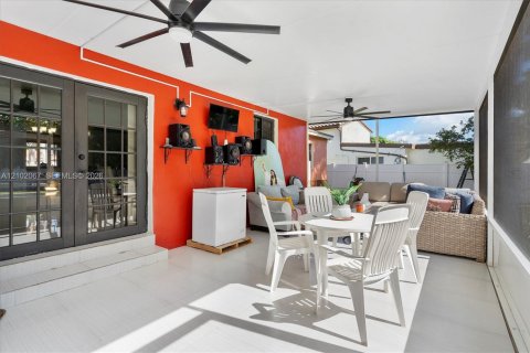 Casa en venta en Miami, Florida, 4 dormitorios, 205.87 m2 № 2407401 - foto 30
