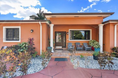 Casa en venta en Miami, Florida, 4 dormitorios, 205.87 m2 № 2407401 - foto 3