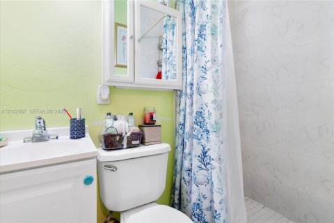 Casa en venta en Miami, Florida, 4 dormitorios, 205.87 m2 № 2407401 - foto 28