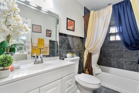 Casa en venta en Miami, Florida, 4 dormitorios, 205.87 m2 № 2407401 - foto 23