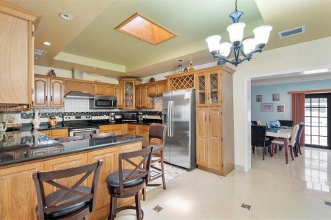 Casa en venta en Miami, Florida, 4 dormitorios, 205.87 m2 № 2407401 - foto 8