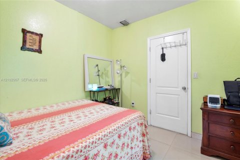 Casa en venta en Miami, Florida, 4 dormitorios, 205.87 m2 № 2407401 - foto 27