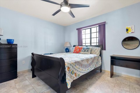Casa en venta en Miami, Florida, 4 dormitorios, 205.87 m2 № 2407401 - foto 24