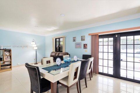 Casa en venta en Miami, Florida, 4 dormitorios, 205.87 m2 № 2407401 - foto 12