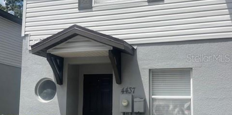 Adosado en Tampa, Florida 2 dormitorios, 112.97 m2 № 1910420
