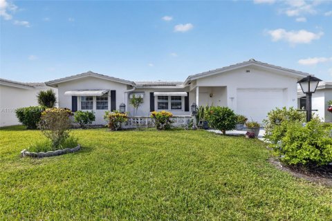 House in Boynton Beach, Florida 2 bedrooms, 117.06 sq.m. № 2244292