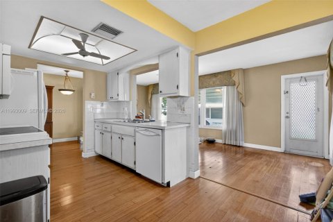 House in Boynton Beach, Florida 2 bedrooms, 117.06 sq.m. № 2244292 - photo 17