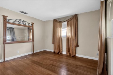 House in Boynton Beach, Florida 2 bedrooms, 117.06 sq.m. № 2244292 - photo 24