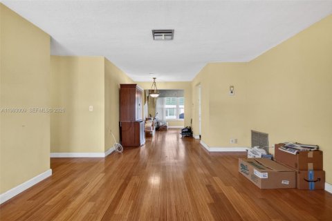 House in Boynton Beach, Florida 2 bedrooms, 117.06 sq.m. № 2244292 - photo 12
