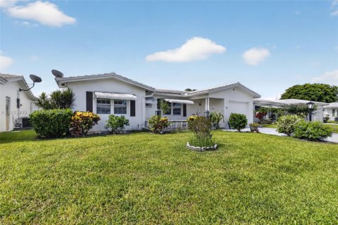House in Boynton Beach, Florida 2 bedrooms, 117.06 sq.m. № 2244292 - photo 2