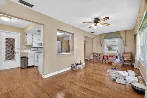 House in Boynton Beach, Florida 2 bedrooms, 117.06 sq.m. № 2244292 - photo 11
