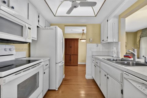 House in Boynton Beach, Florida 2 bedrooms, 117.06 sq.m. № 2244292 - photo 19