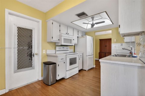 House in Boynton Beach, Florida 2 bedrooms, 117.06 sq.m. № 2244292 - photo 21