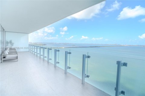 Снять в аренду кондоминиум в Майами, Флорида 3 спальни, 198.9м2, № 2008770 - фото 2