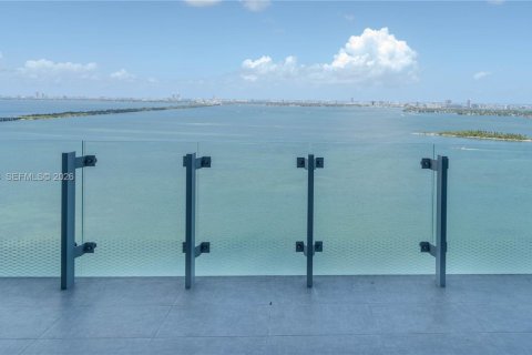 Кондоминиум с 3 спальнями в Майами, Флорида № 2008770