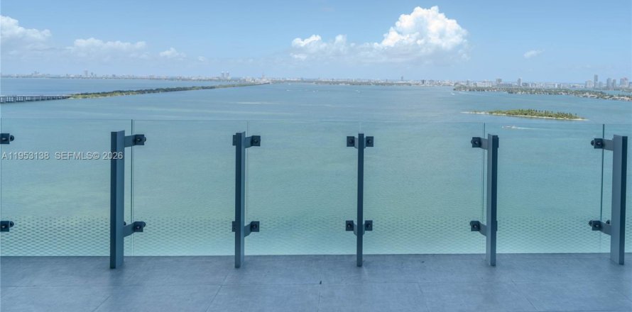 Кондоминиум с 3 спальнями в Майами, Флорида № 2008770