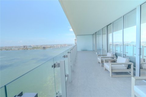 Снять в аренду кондоминиум в Майами, Флорида 3 спальни, 198.9м2, № 2008770 - фото 3