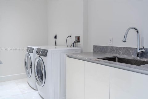 Снять в аренду кондоминиум в Майами, Флорида 3 спальни, 198.9м2, № 2008770 - фото 5