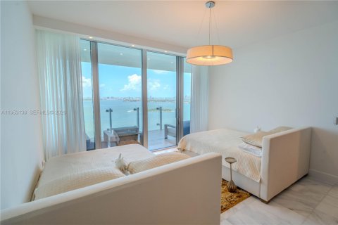 Снять в аренду кондоминиум в Майами, Флорида 3 спальни, 198.9м2, № 2008770 - фото 24