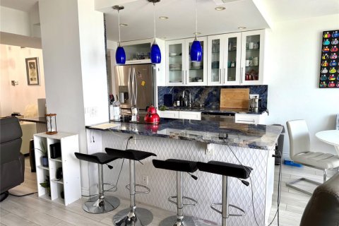 Condo in Pompano Beach, Florida, 2 bedrooms  № 2391760 - photo 8