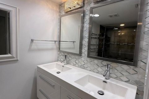 Condo in Pompano Beach, Florida, 2 bedrooms  № 2391760 - photo 18