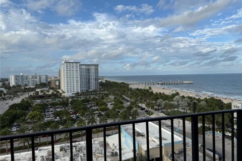 Condo in Pompano Beach, Florida, 2 bedrooms  № 2391760 - photo 3