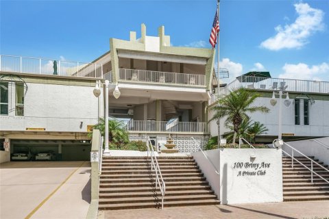 Condo in Pompano Beach, Florida, 2 bedrooms  № 2391760 - photo 24