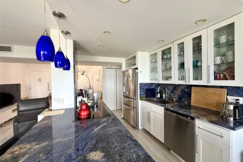 Condo in Pompano Beach, Florida, 2 bedrooms  № 2391760 - photo 4