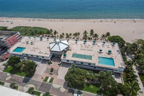 Condo in Pompano Beach, Florida, 2 bedrooms  № 2391760 - photo 23
