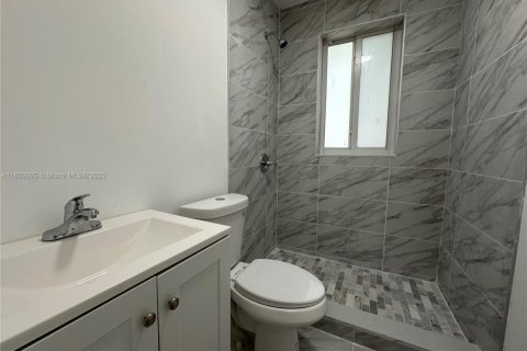 House in Miami, Florida 1 bedroom, 576.64 sq.m. № 1864004 - photo 6