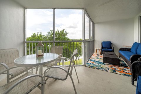 Condo in Pompano Beach, Florida, 1 bedroom № 2250047 - photo 17
