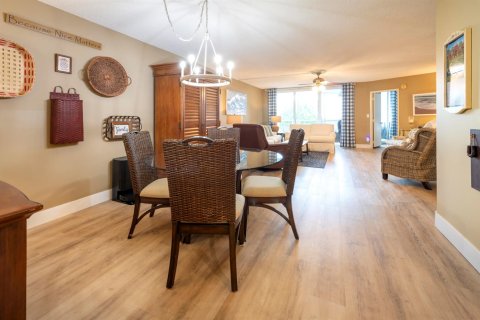 Condo in Pompano Beach, Florida, 1 bedroom № 2250047 - photo 7