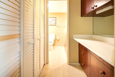 Condo in Pompano Beach, Florida, 1 bedroom № 2250047 - photo 13