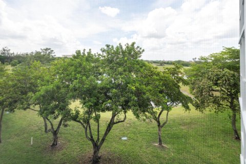 Condo in Pompano Beach, Florida, 1 bedroom № 2250047 - photo 21