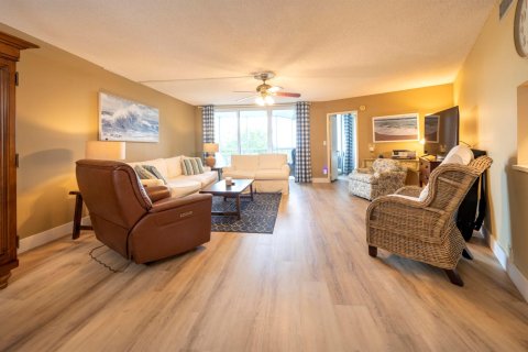 Condo in Pompano Beach, Florida, 1 bedroom № 2250047 - photo 5