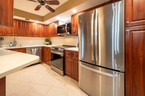 Condo in Pompano Beach, Florida, 1 bedroom № 2250047 - photo 11