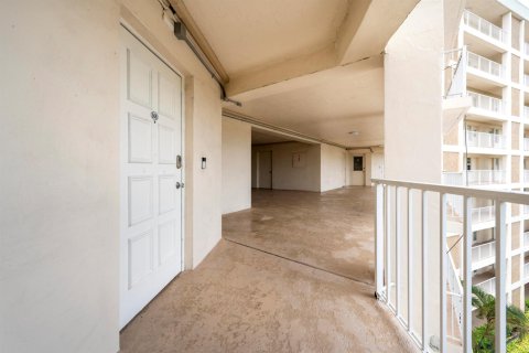 Condo in Pompano Beach, Florida, 1 bedroom № 2250047 - photo 22