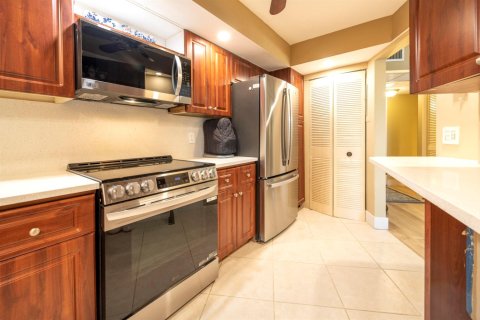 Condo in Pompano Beach, Florida, 1 bedroom № 2250047 - photo 9