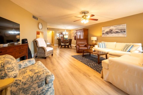 Condo in Pompano Beach, Florida, 1 bedroom № 2250047 - photo 4